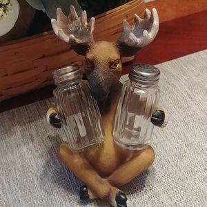 Moose salt and pepper shakers